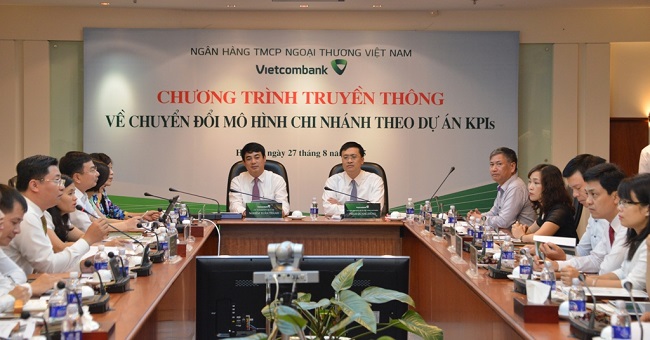 Cơ hội và thách thức khi Vietcombank mở rộng sang thị trường Lào  Doanh  nghiệp  Vietnam VietnamPlus