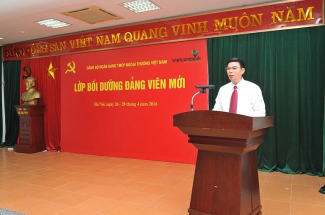 Đảng ủy Vietcombank tổ chức lớp Bồi dưỡng lý luận chính trị cho 120 đảng viên mới