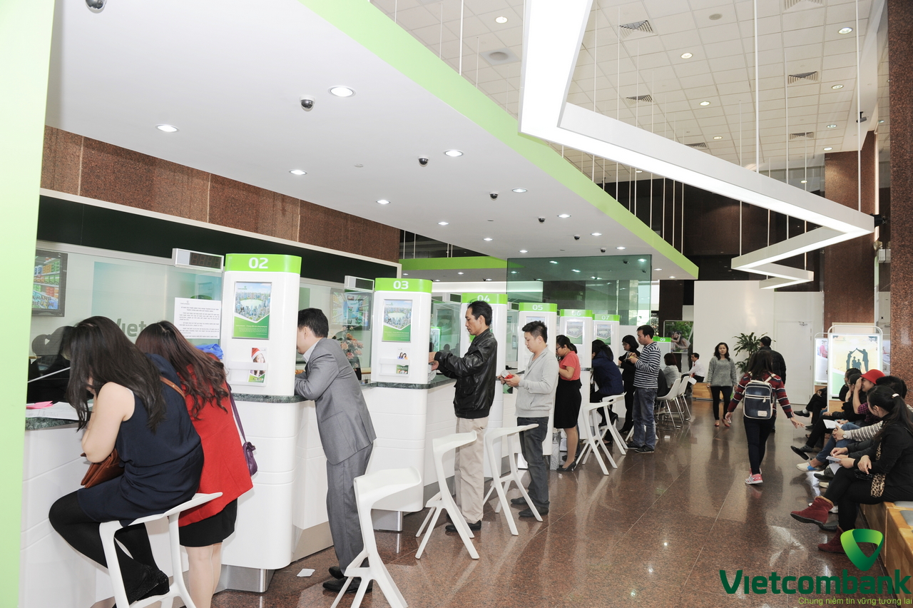 Vietcombank lên tiếng về việc tăng hàng loạt phí ngân hàng  Báo Người lao  động