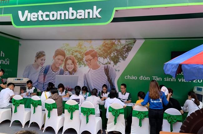Chuyến xe “Hành trình kết nối” của Vietcombank chào đón sinh viên