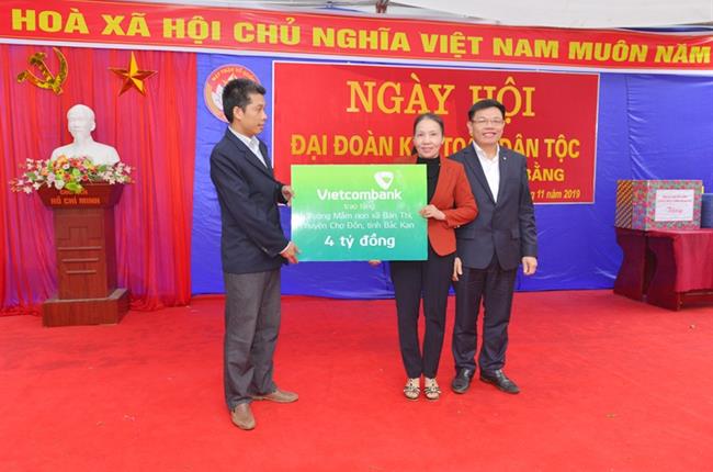 Vietcombank trao tặng 4,2 tỷ đồng xây dựng trường mầm non và nhà cộng đồng cho thôn Nà Tẳng, tỉnh Bắc Kạn nhân ngày Đại đoàn kết toàn dân tộc