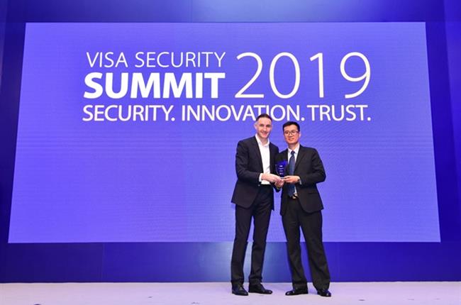Vietcombank honored with Champion Security Award  from Visa 