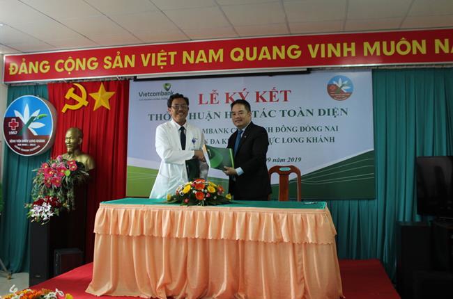 Vietcombank Đông Đồng Nai hợp tác toàn diện  với bệnh viện đa khoa khu vực Long Khánh