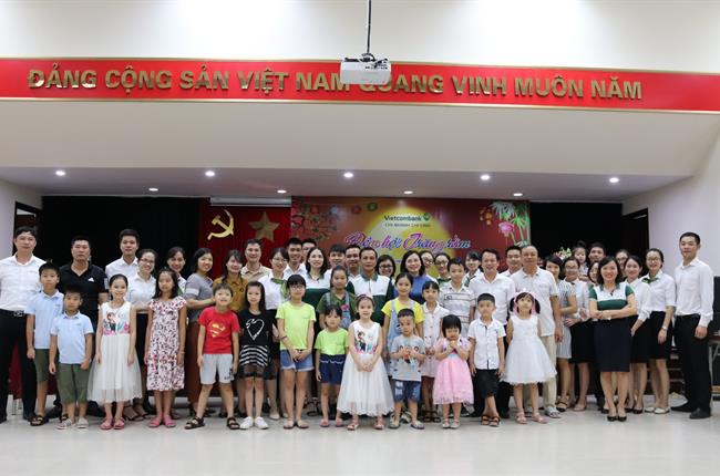 Vietcombank Chí Linh tổ chức “Đêm hội trăng rằm 2019” và tài trợ 40 suất học bổng cho các cháu thiếu nhi