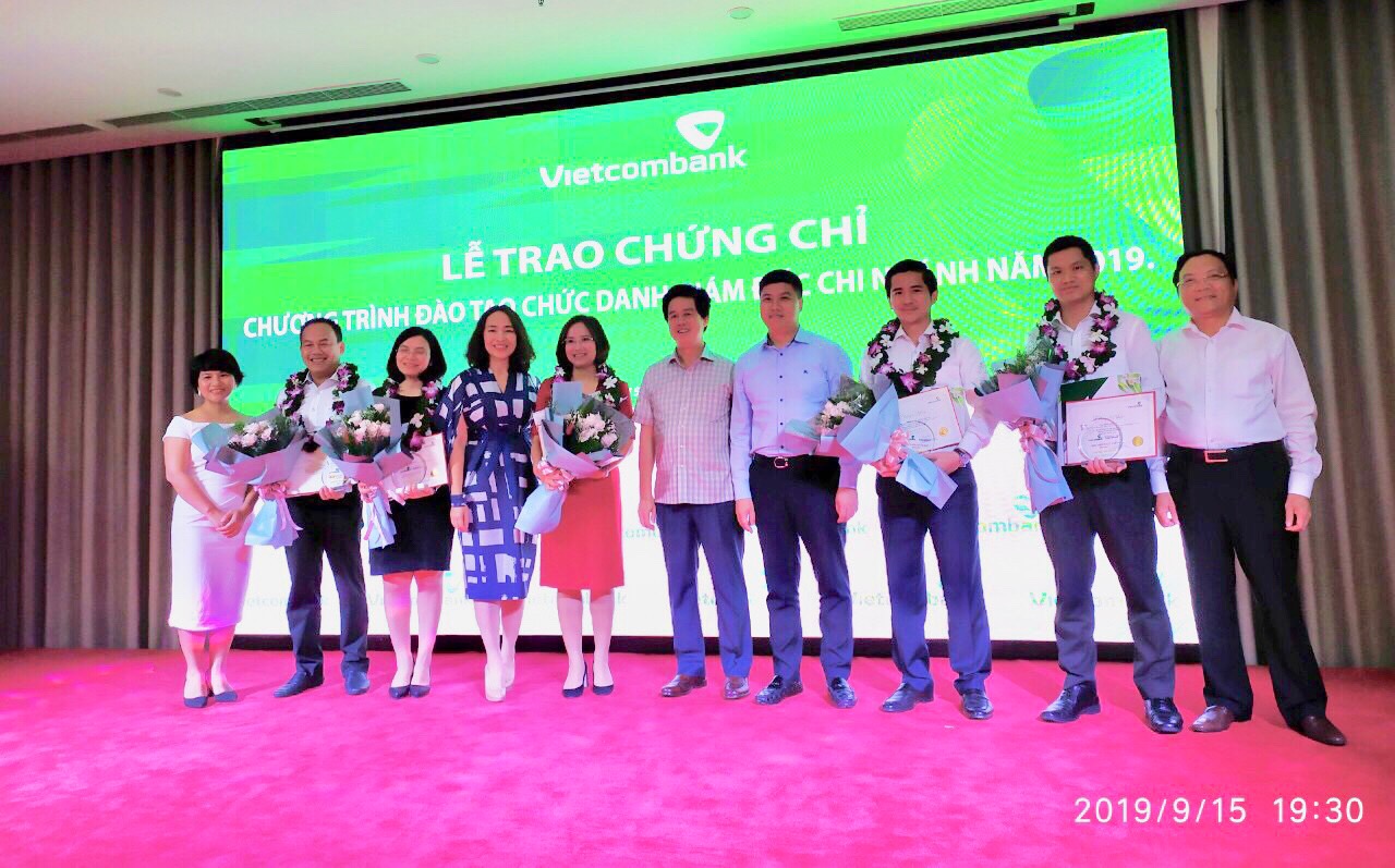 Vietcombank tổ chức bảo vệ tốt nghiệp và trao chứng chỉ chương trình đào tạo chức danh giám đốc năm 2019