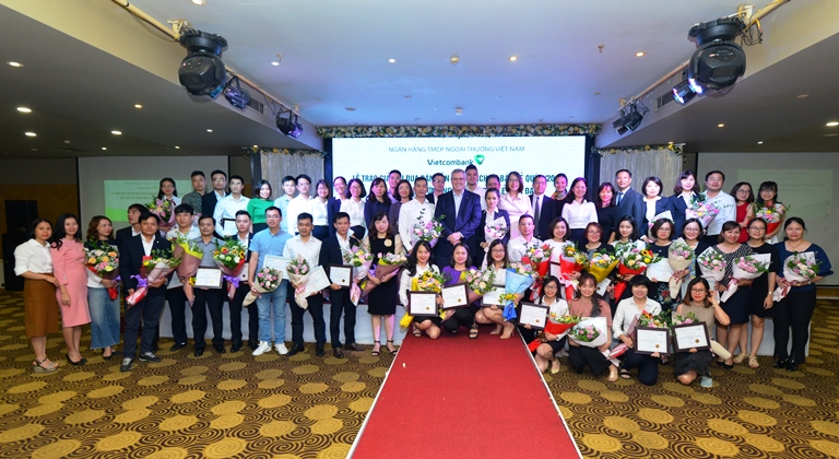 Vietcombank trao giải bán SPDV bán lẻ quý III/2019 và Hôi thảo “Xu hướng NHBL hiện đại”