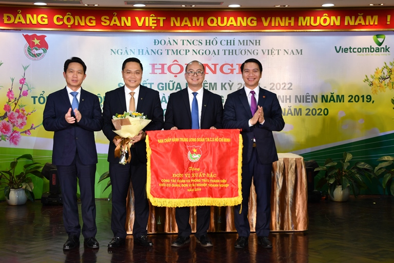 Đoàn Thanh niên Vietcombank tổ chức Hội nghị sơ kết giữa nhiệm kỳ 2017 - 2022