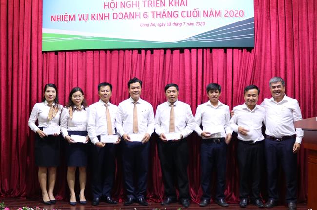 Vietcombank Long An tổ chức thành công Hội nghị sơ kết 6 tháng đầu năm 2020