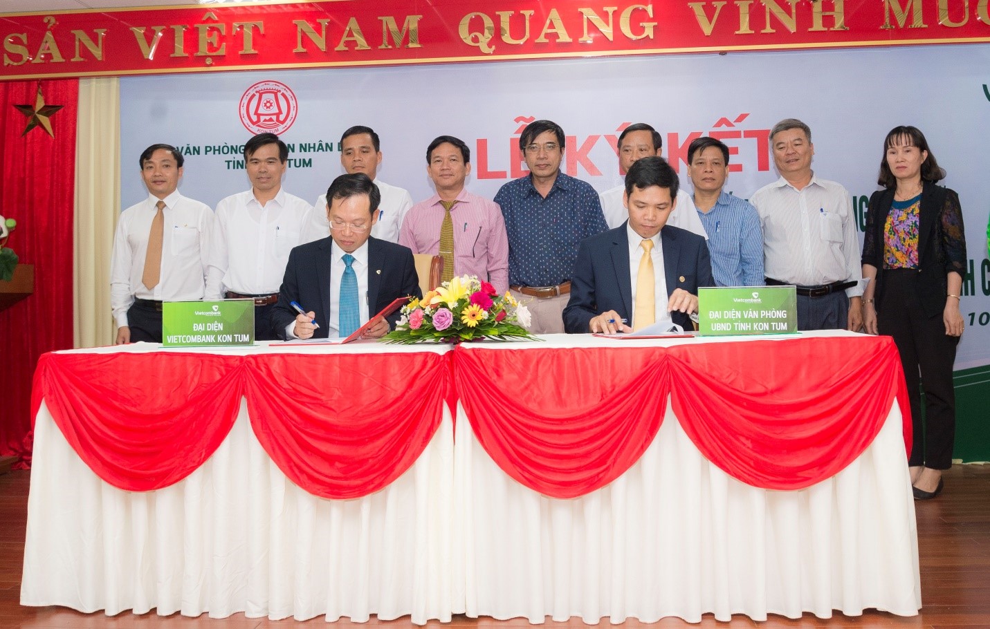 Vietcombank Kon Tum ký kết thỏa thuận hợp tác với Trung tâm phục vụ hành chính công tỉnh Kon Tum