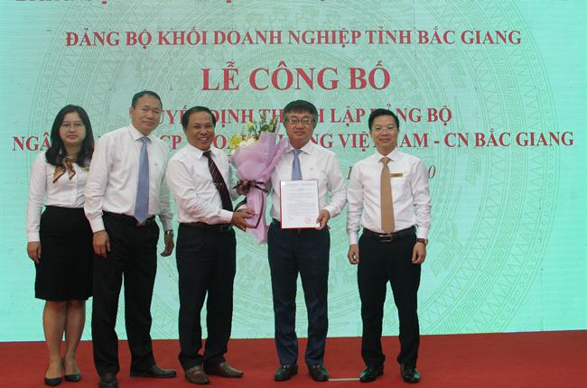 Lễ công bố quyết định thành lập Đảng bộ Vietcombank Bắc Giang