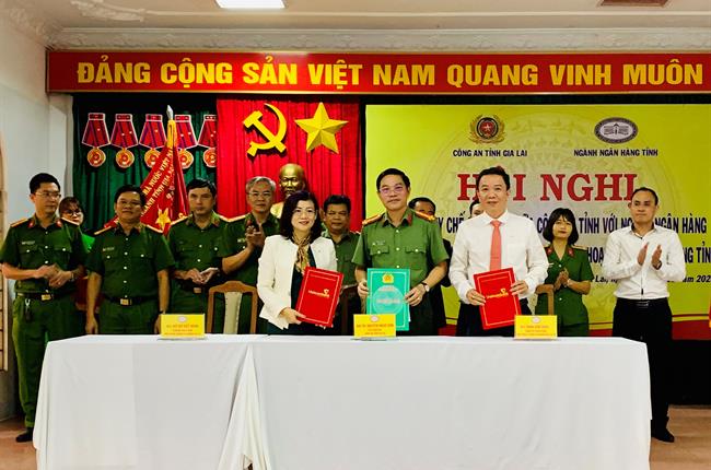 Vietcombank Gia Lai và Vietcombank Bắc Gia Lai ký kết quy chế phối hợp với công an tỉnh Gia Lai  về đảm bảo an ninh, an toàn trong hoạt động ngân hàng
