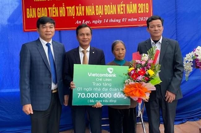 Vietcombank Chí Linh trao Nhà đại đoàn kết cho 02 hộ nghèo tại phường An Lạc, thành phố Chí Linh