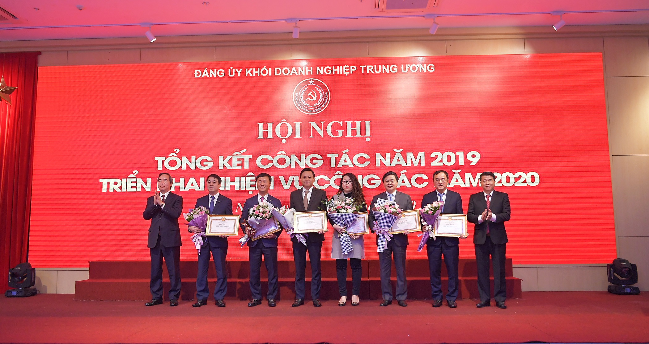 Đảng ủy Khối Doanh nghiệp Trung ương tặng bằng khen “Đảng bộ trong sạch – vững mạnh, tiêu biểu năm 2019” cho Đảng bộ Vietcombank