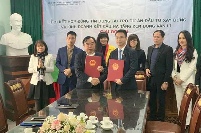 Vietcombank Thanh Xuân ký kết Hợp đồng tín dụng trị giá 400 tỷ đồng với Công ty Cổ phần đầu tư phát triển hạ tầng KCN Đồng Văn III