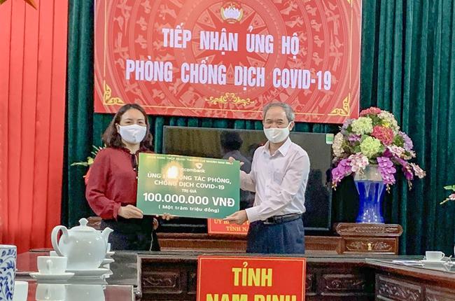 Vietcombank Nam Định chung tay ủng hộ các đơn vị tuyến đầu phòng chống dịch covid – 19