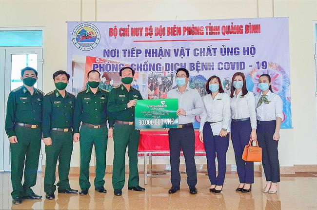 Vietcombank Quảng Bình ủng hộ 60 triệu đồng hỗ trợ Bệnh viện Hữu nghị Việt Nam – Cu Ba Đồng Hới và Bộ Chỉ huy Bộ đội Biên phòng tỉnh Quảng Bình chống dịch Covid – 19