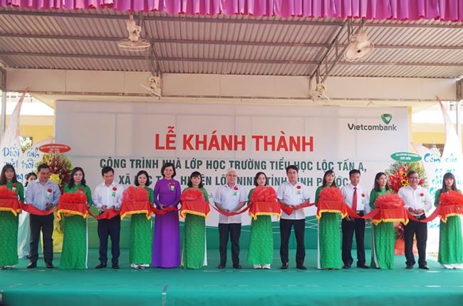 Lễ khánh thành công trình phòng học Trường tiểu học Lộc Tấn  A do Vietcombank tài trợ 3 tỷ đồng