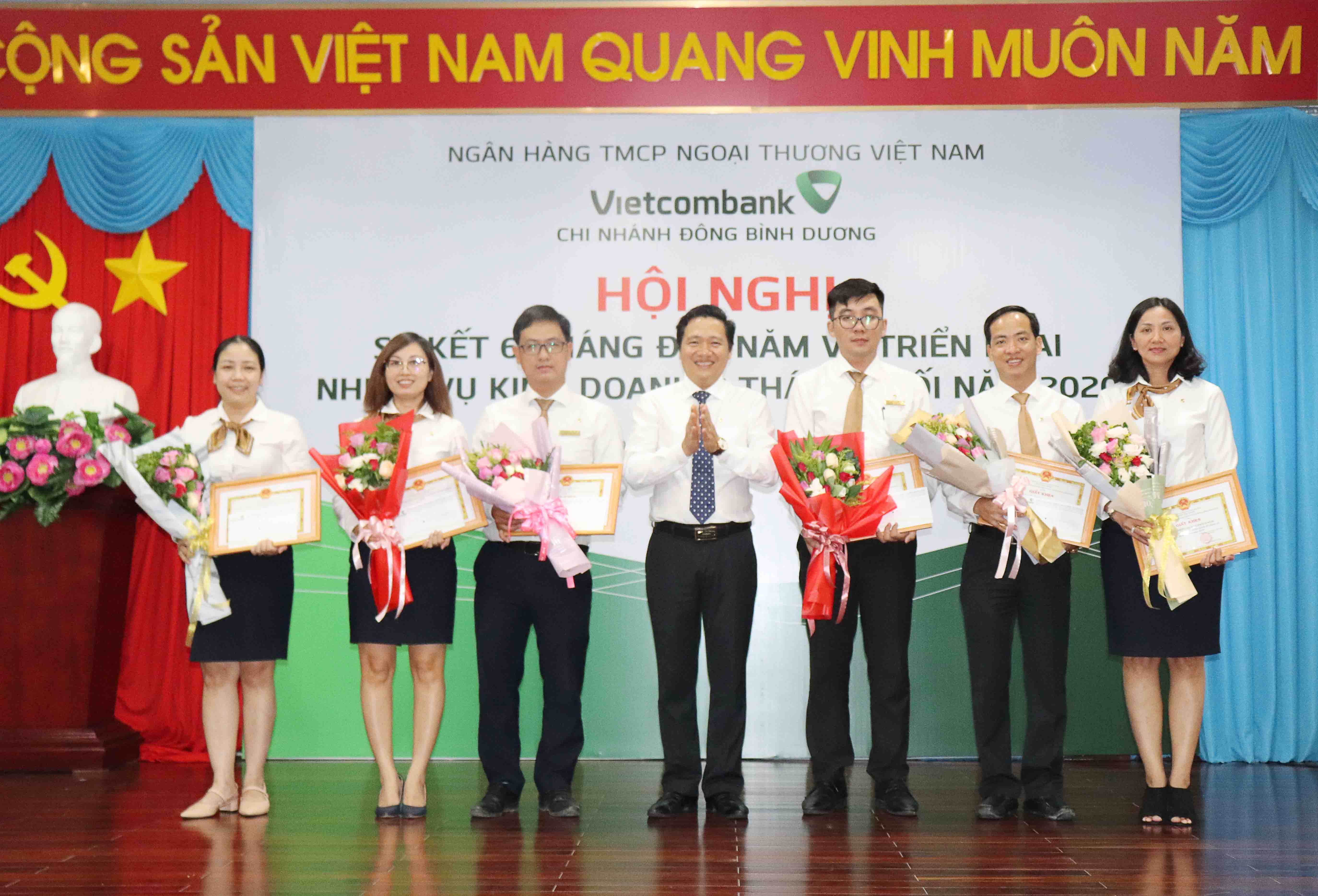 Vietcombank Đông Bình Dương tổ chức Hội nghị sơ kết hoạt động kinh doanh 6 tháng đầu năm và triển khai nhiệm vụ kinh doanh 6 tháng cuối năm 2020