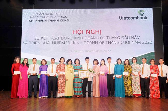 Vietcombank Thành Công tổ chức hội nghị sơ kết và triển khai nhiệm vụ 6 tháng cuối năm 
