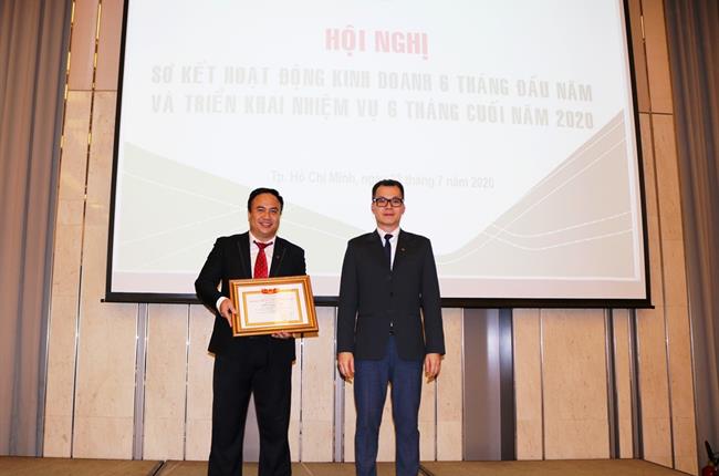 Công ty kiều hối Vietcombank tổ chức Hội nghị sơ kết hoạt động kinh doanh 6 tháng đầu năm và triển khai nhiệm vụ 6 tháng cuối năm 2020