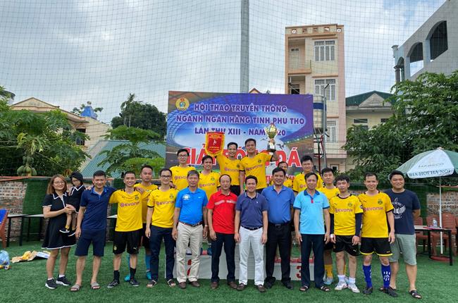 Vietcombank Phú Thọ giành ngôi á quân giải bóng đá tại Hội thao truyền thống ngân hàng tỉnh Phú Thọ năm 2020