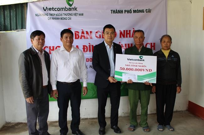Vietcombank Móng Cái bàn giao nhà cho gia đình chính sách	