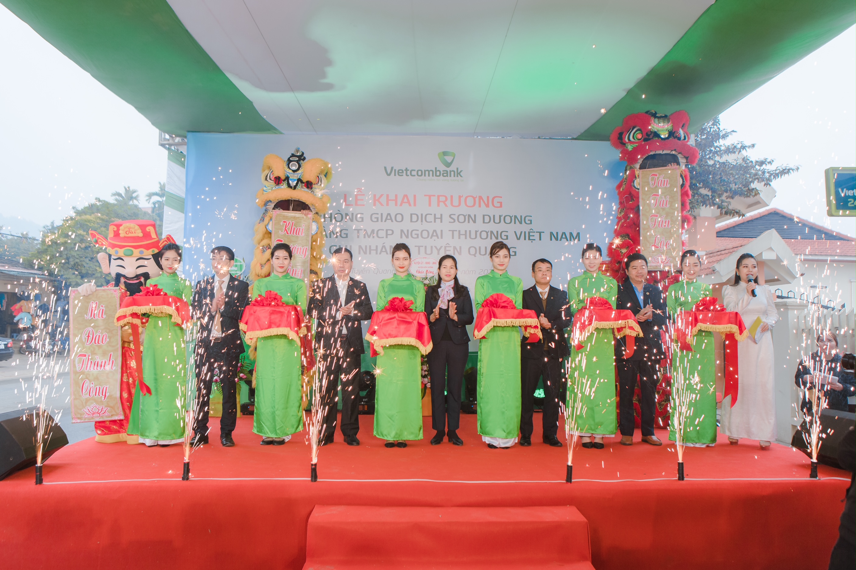 Vietcombank Tuyên Quang khai trương phòng giao dịch Sơn Dương