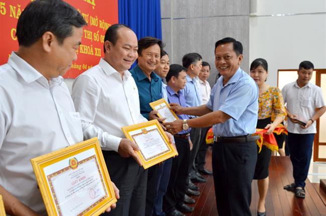 Đảng bộ cơ sở Vietcombank Đồng Tháp nhận giấy khen học tập và làm theo tư tưởng, đạo đức, phong cách Hồ Chí Minh giai đoạn 2016 – 2021