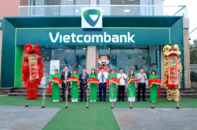 Vietcombank Hà Nam khai trương Phòng giao dịch Hòa Mạc tại địa điểm mới