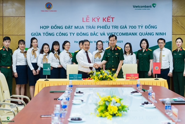 Vietcombank Quảng Ninh ký kết hợp đồng đặt mua trái phiếu trị giá 700 tỷ đồng với Tổng Công ty Đông Bắc