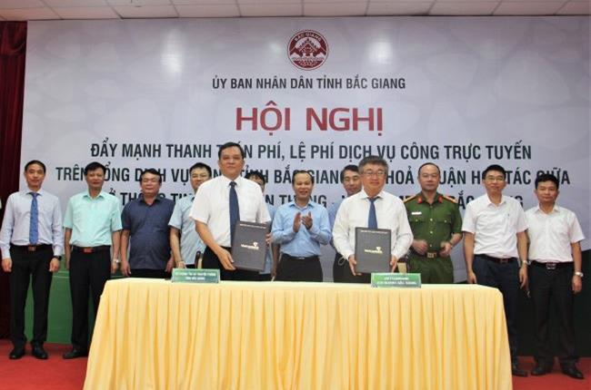 Lễ ký thỏa thuận hợp tác giữa Sở Thông tin truyền thông tỉnh Bắc Giang và Vietcombank Bắc Giang