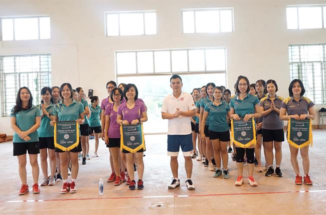 Vietcombank Móng Cái tổ chức giải bóng chuyền hơi nữ - cup Vietcombank năm 2021