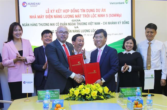 Lễ ký kết hợp đồng tín dụng tài trợ dự án điện mặt trời Lộc Ninh 5 giữa Vietcombank Kỳ Đồng và Công ty CP Năng lượng Lộc Ninh 5 