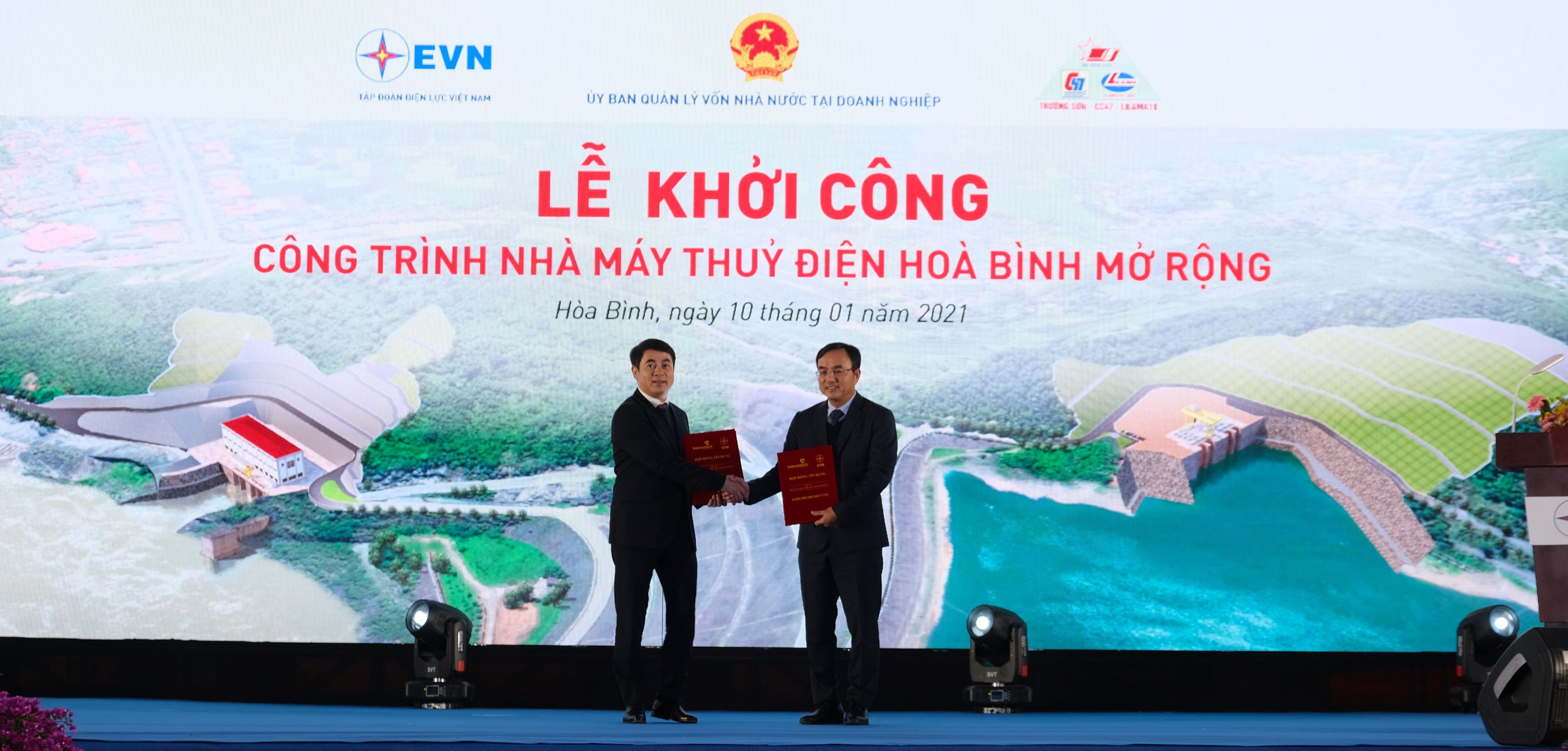 Vietcombank cấp khoản tín dụng 4.000 tỷ đồng tài trợ dư án công trình nhà máy thủy điện Hòa Bình mở rộng của Tập đoàn Điện lực Việt Nam