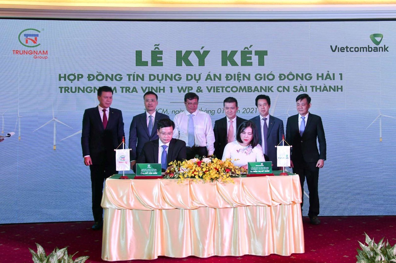 Lễ ký kết hợp đồng tín dụng tài trợ dự án Nhà máy điện gió Đông Hải 1 giữa Vietcombank Sài Thành và CTCP Điện gió Trung Nam Trà Vinh 1