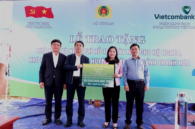 Vietcombank dành 30 tỷ đồng hỗ trợ kinh phí xây nhà cho hộ nghèo, khó khăn về nhà ở tại huyện Mường Lát, tỉnh Thanh Hóa