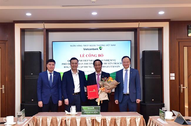Lễ công bố quyết định tiếp nhận, giao nhiệm vụ Phó Trưởng ban thường trực chuyên trách Ban Triển khai thành lập Trung tâm Định giá tài sản Vietcombank 