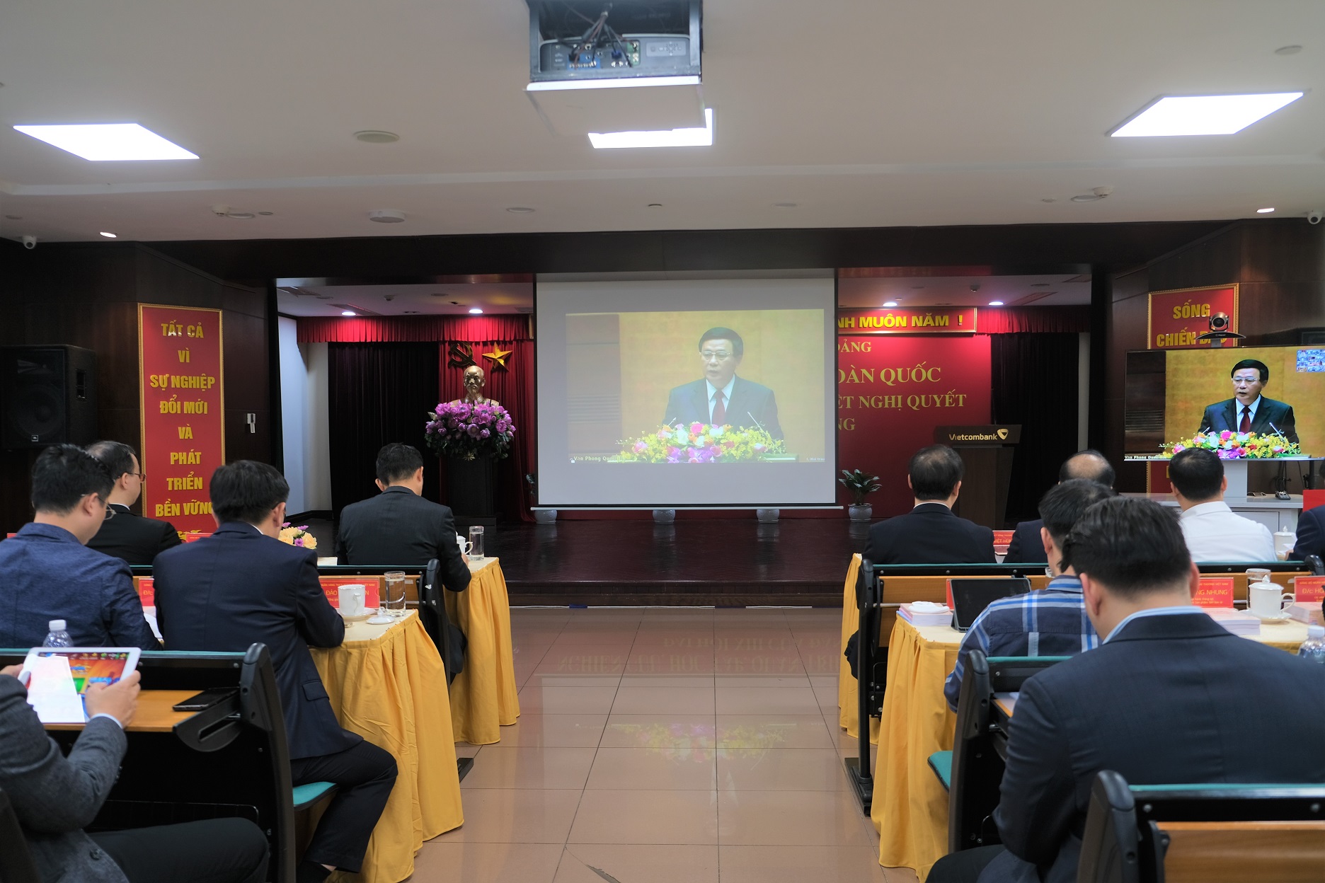 Đảng bộ Vietcombank tổ chức Hội nghị trực tuyến nghiên cứu, học tập, quán triệt Nghị quyết Đại hội đại biểu toàn quốc lần thứ XIII của Đảng