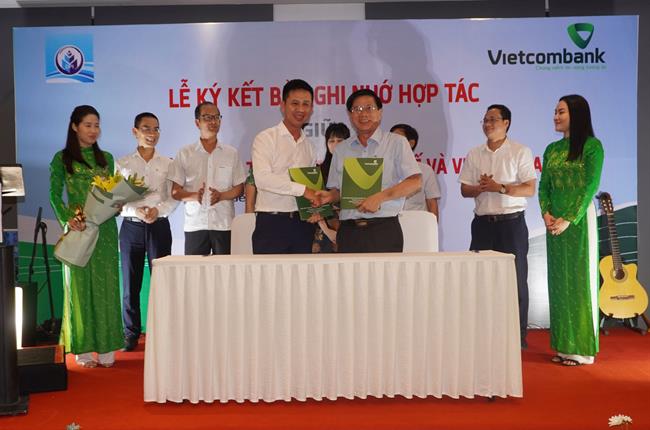 Lễ ký kết bản ghi nhớ hợp tác giữa Vietcombank Huế với Sở Kế hoạch và Đầu tư tỉnh Thừa Thiên Huế 