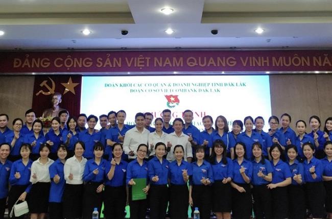 Đoàn viên thanh niên Vietcombank Đắk Lắk tham gia buổi sinh hoạt lý luận chính trị 