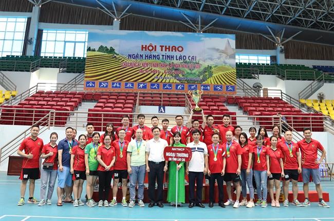 Vietcombank Lào Cai vô địch môn bóng đá nam Hội thao NHNN tỉnh Lào Cai năm 2021   