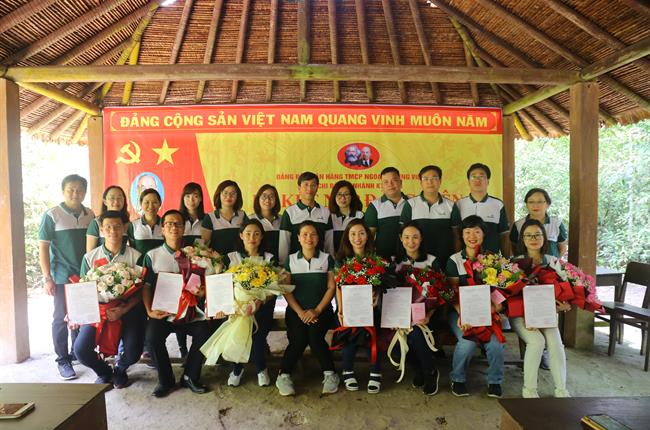 Chi bộ Vietcombank Kỳ Đồng tổ chức Lễ kết nạp đảng viên mới   