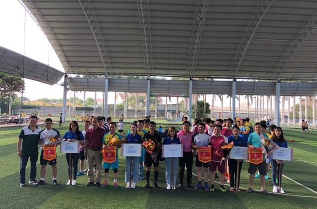 Đoàn cơ sở Vietcombank Đắk Lắk đã tổ chức giải bóng đá mini cúp Vietcombank Đắk Lắk 2021