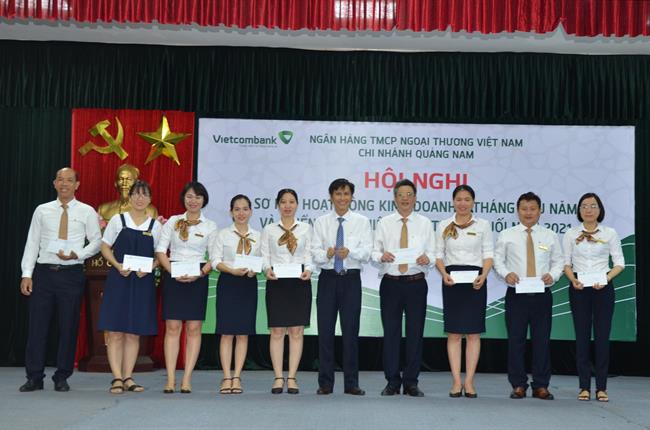 Vietcombank Quảng Nam tổ chức Hội nghị sơ kết hoạt động kinh doanh 6 tháng đầu năm và triển khai nhiệm vụ 6 tháng cuối năm 2021