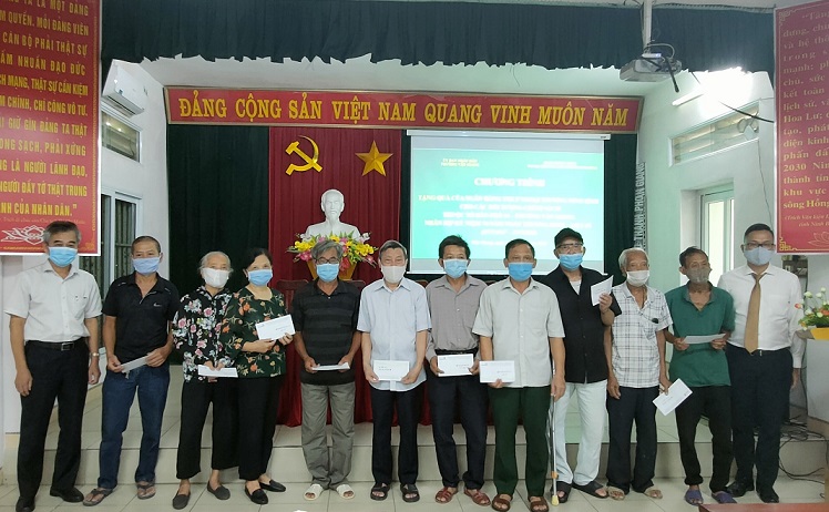 Vietcombank Ninh Bình tổ chức nhiều hoạt động đền ơn đáp nghĩa nhân ngày Thương binh Liệt sỹ  
