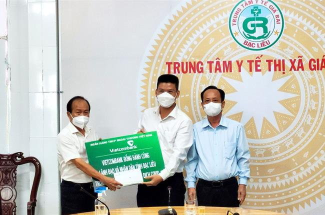  Vietcombank Bạc Liêu tiếp tục ủng hộ công tác phòng chống dịch COVID-19 của tỉnh Bạc Liêu