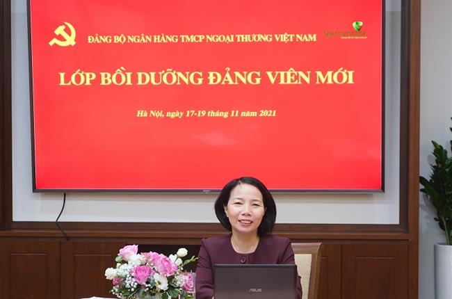 Đảng ủy Vietcombank tổ chức lớp bồi dưỡng lý luận chính trị cho đảng viên mới