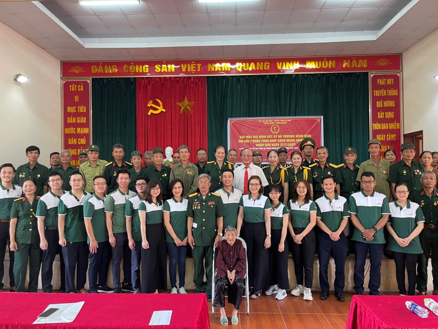 Đoàn thanh niên Trụ sở chính Vietcombank tổ chức chương trình tri ân nhân dịp kỷ niệm 75 năm ngày Thương binh Liệt sĩ