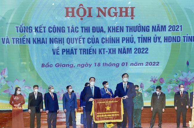 Vietcombank Bắc Giang tổ chức hội nghị triển khai nhiệm vụ năm 2022, khen thưởng tập thể, cá nhân đạt thành tích năm 2021