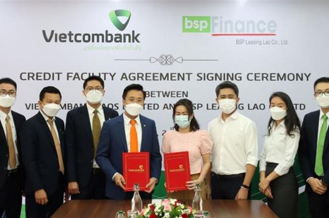 Lễ ký kết hợp đồng tín dụng tài trợ vốn kinh doanh giữa Vietcombank Lào và công ty BSP